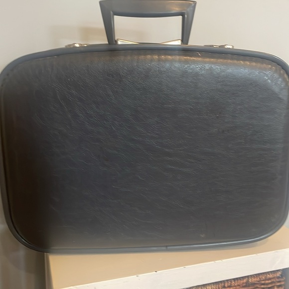 Vintage leather carry on suitcase 60’s style navy blue with cream lining - Picture 2 of 5